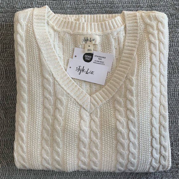 3/$30 STYLE & CO
V-Neck Silver Shine Cable-Knit Long-Sleeve Sweater XL NWT - Picture 4 of 11